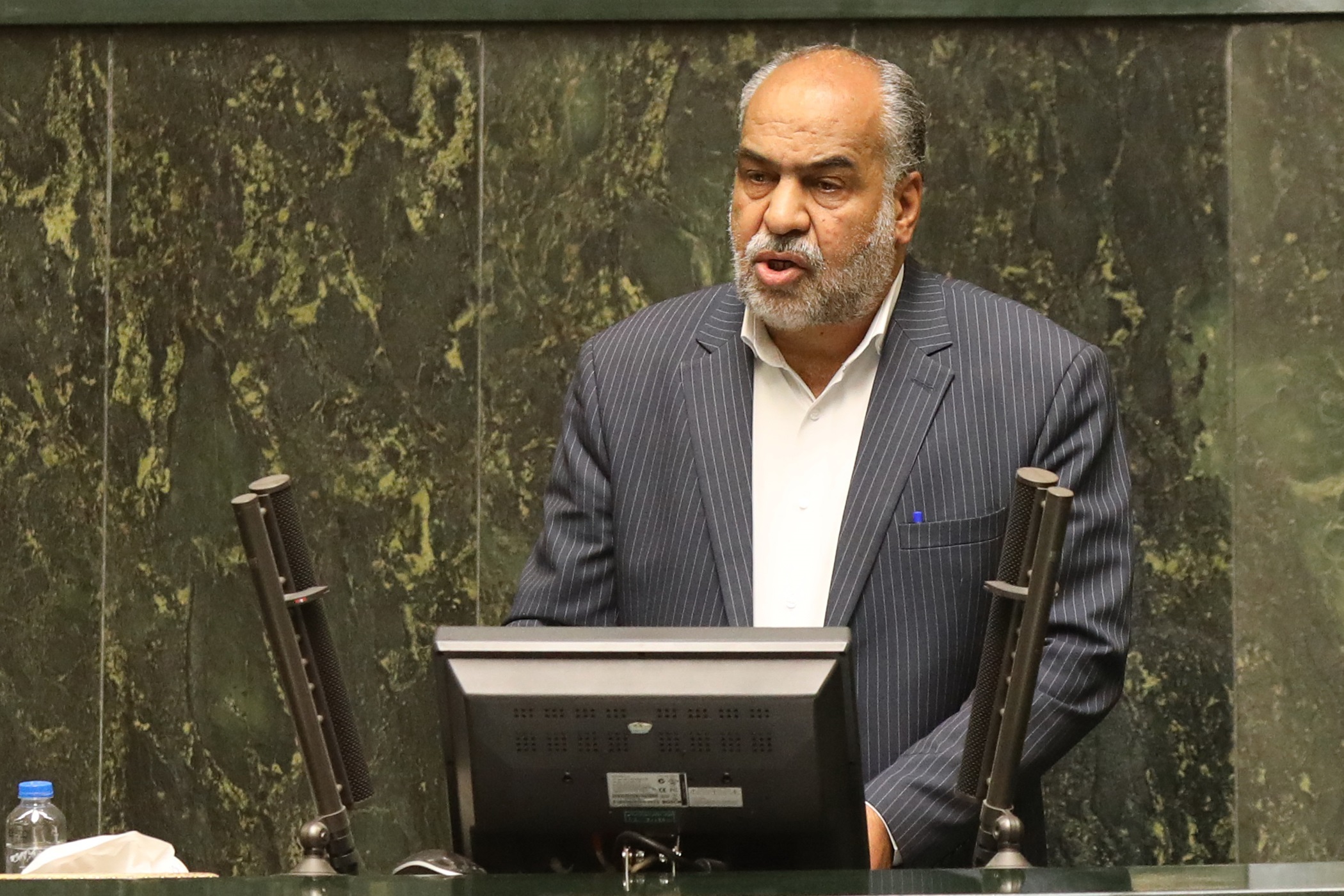 اگر قانون و ضوابط معیار کار باشد، همه مسائل به بهترین شکل ممکن حل می شود
